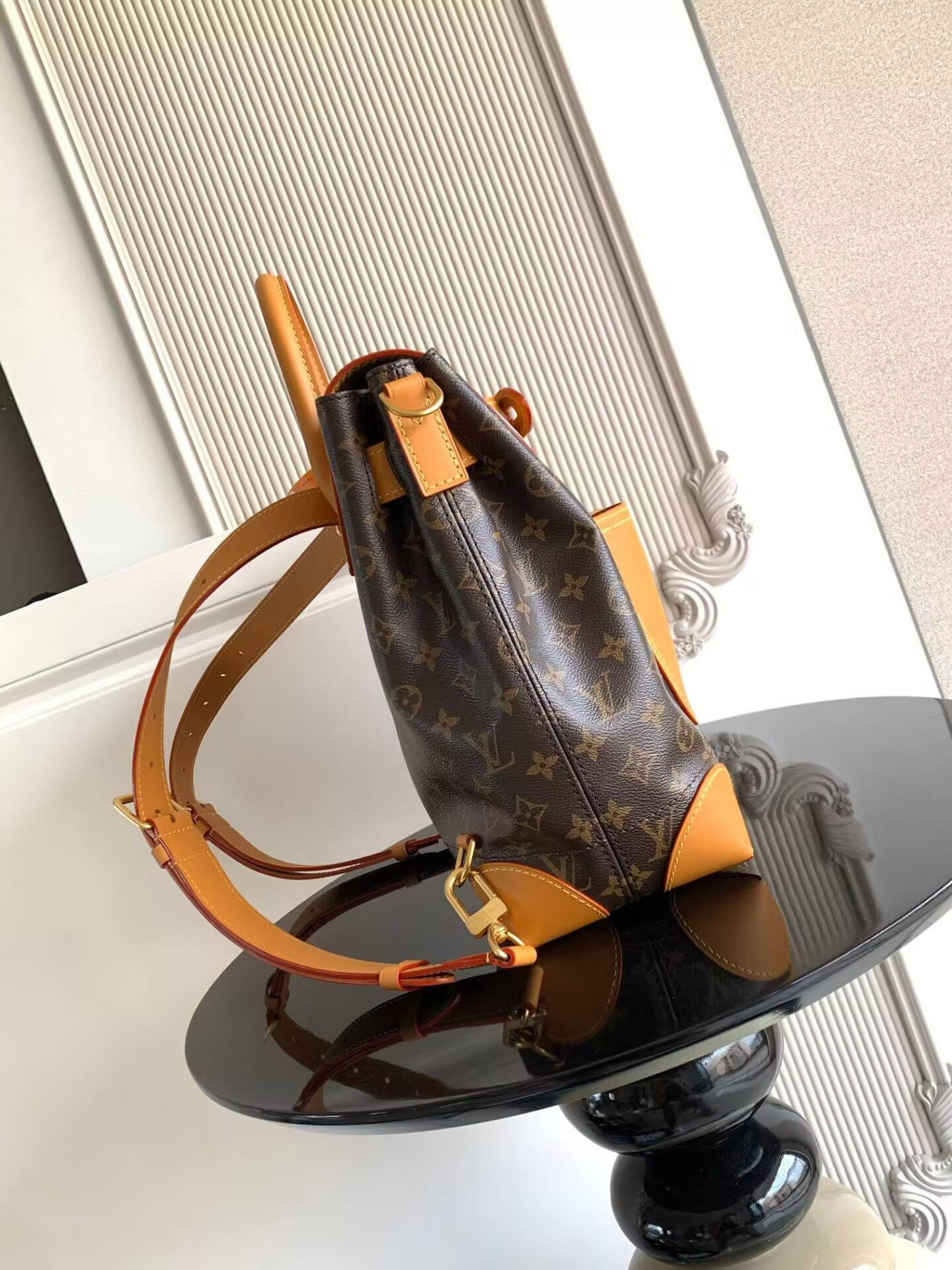 LV Backpack M25989 32x33x14cm
