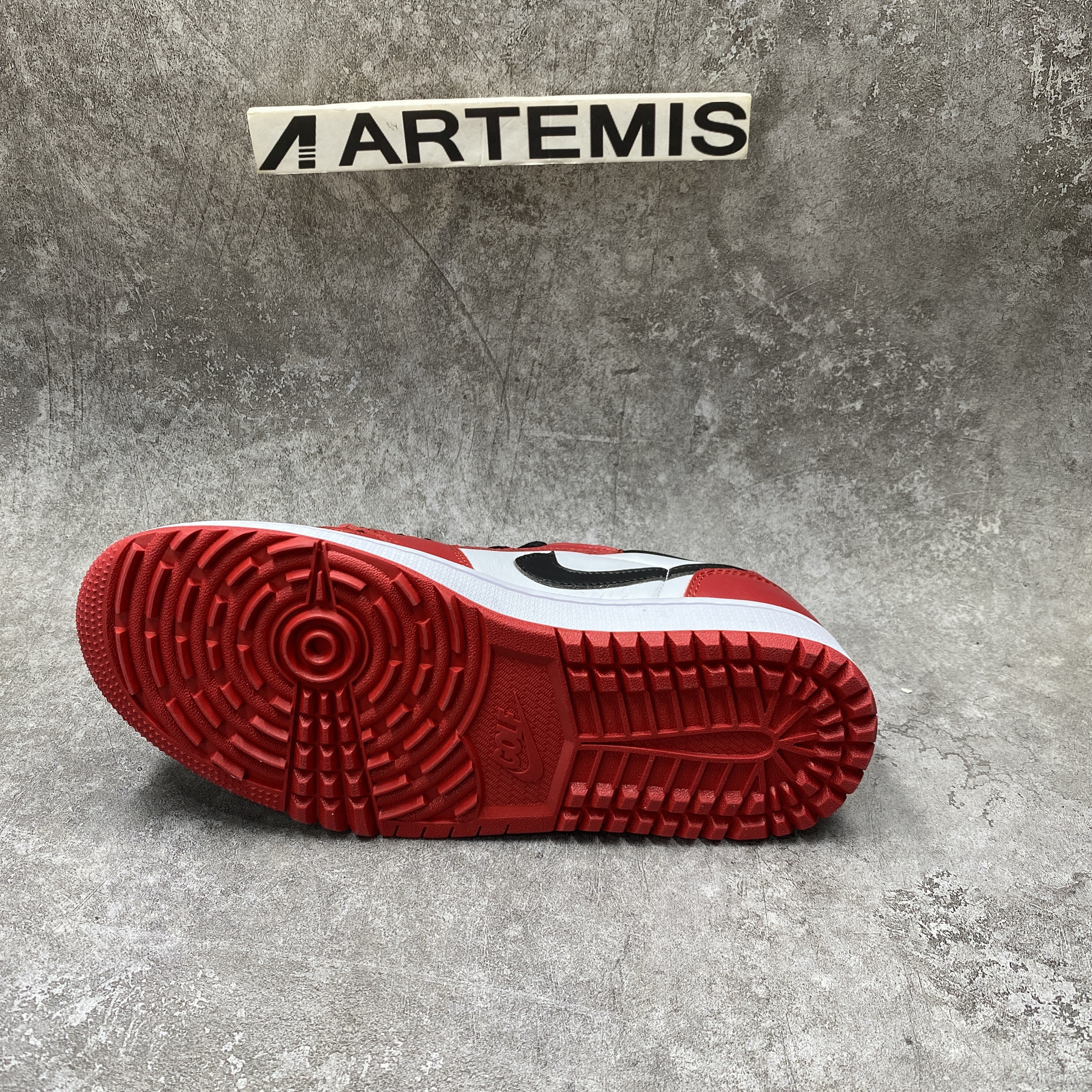 Jordan 1 Retro Low Golf