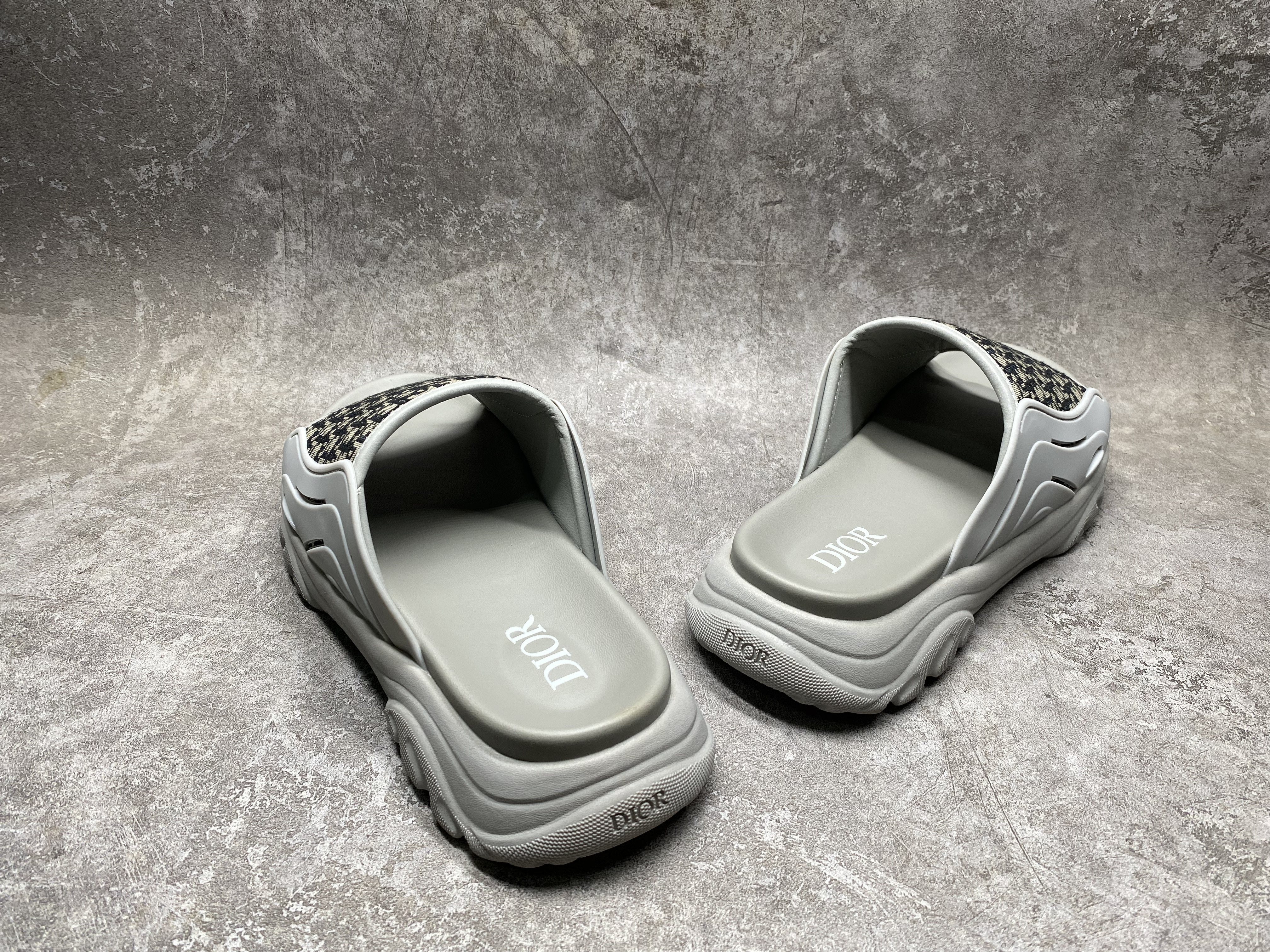 ua D*or sandal
