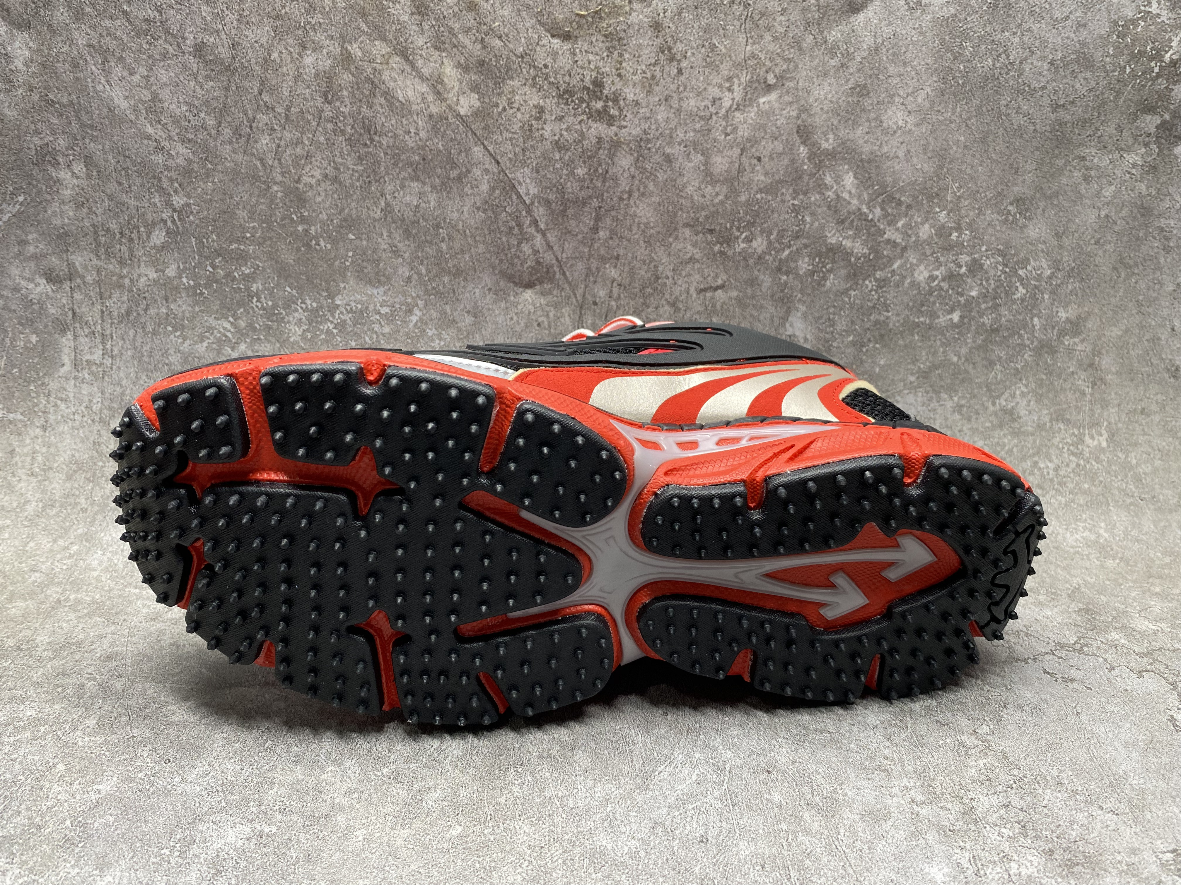 UA Off-White "BE RIGHT BACK"