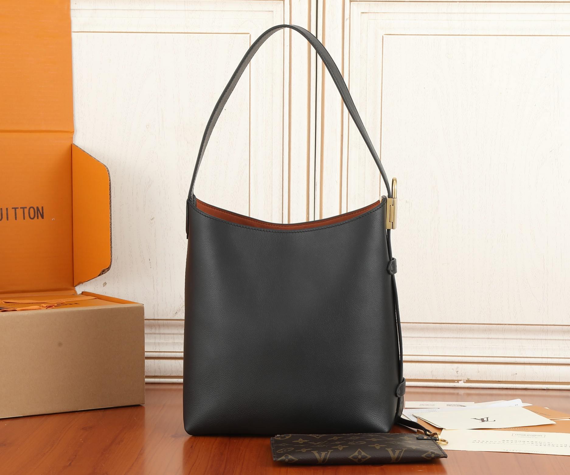 LV small low key hobo M25352 24x28x16cm