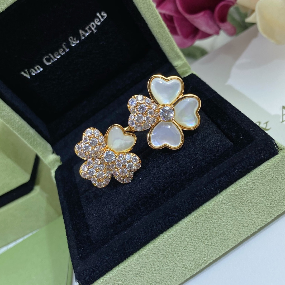V*N CL*F & arpels four leaf clover ring