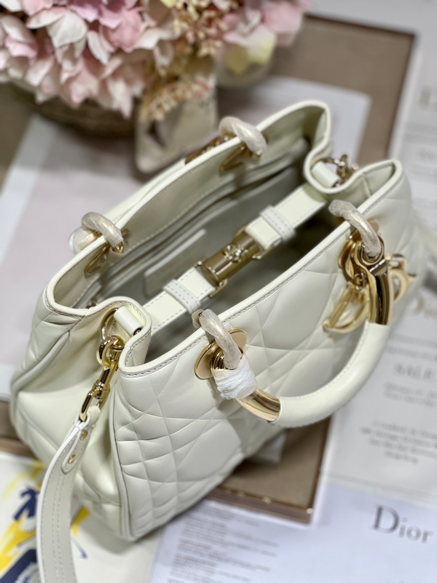 lady D*or 95•22 24×16.5×9.5cm