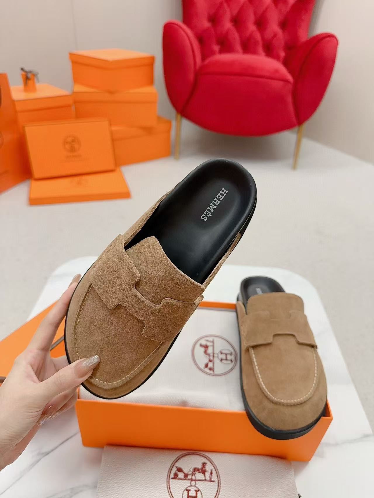 UA Hermès slippers