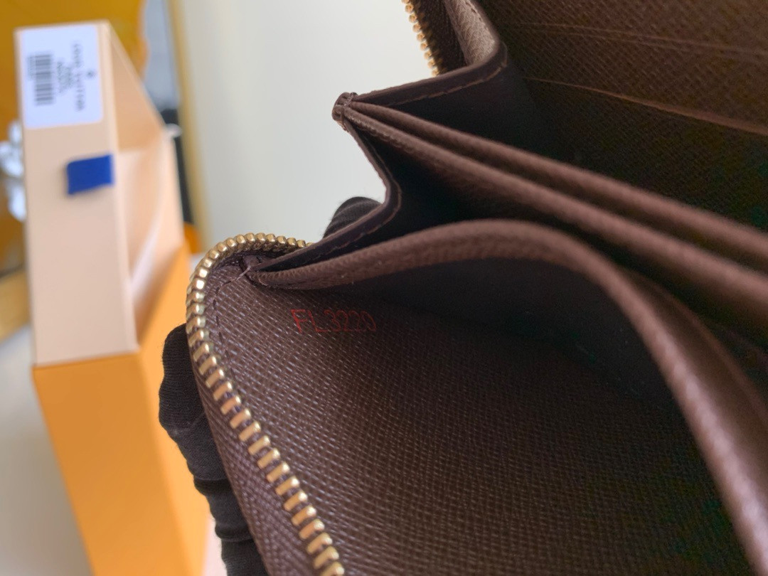 LV ZIPPY COIN PURSE N63070