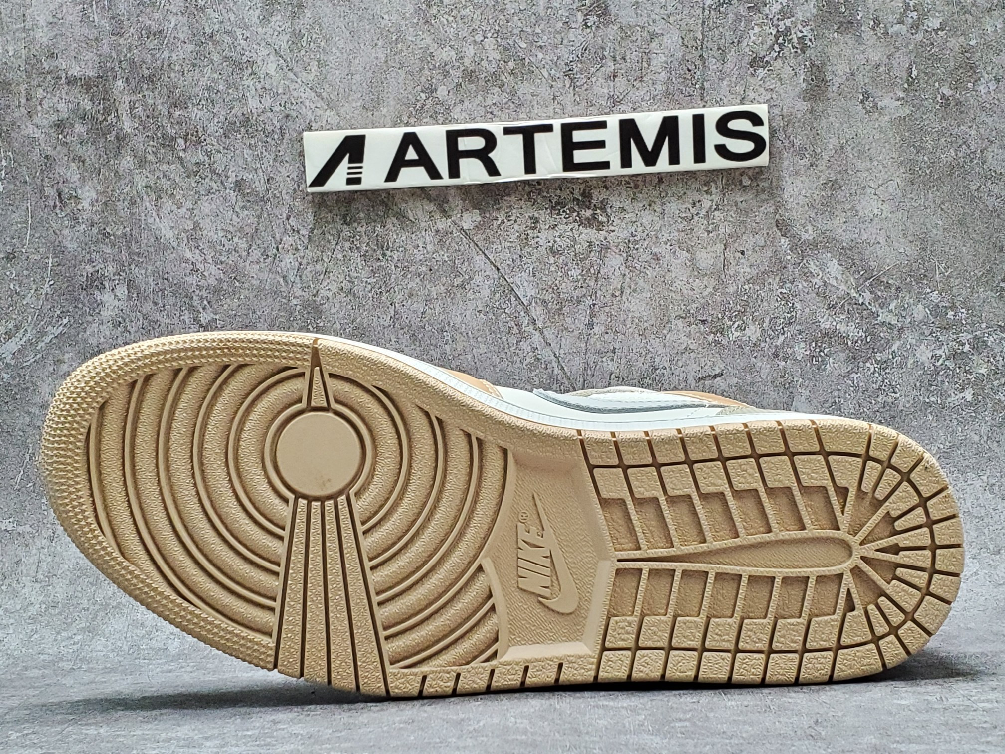 Air Jordan 1 Mid Milan