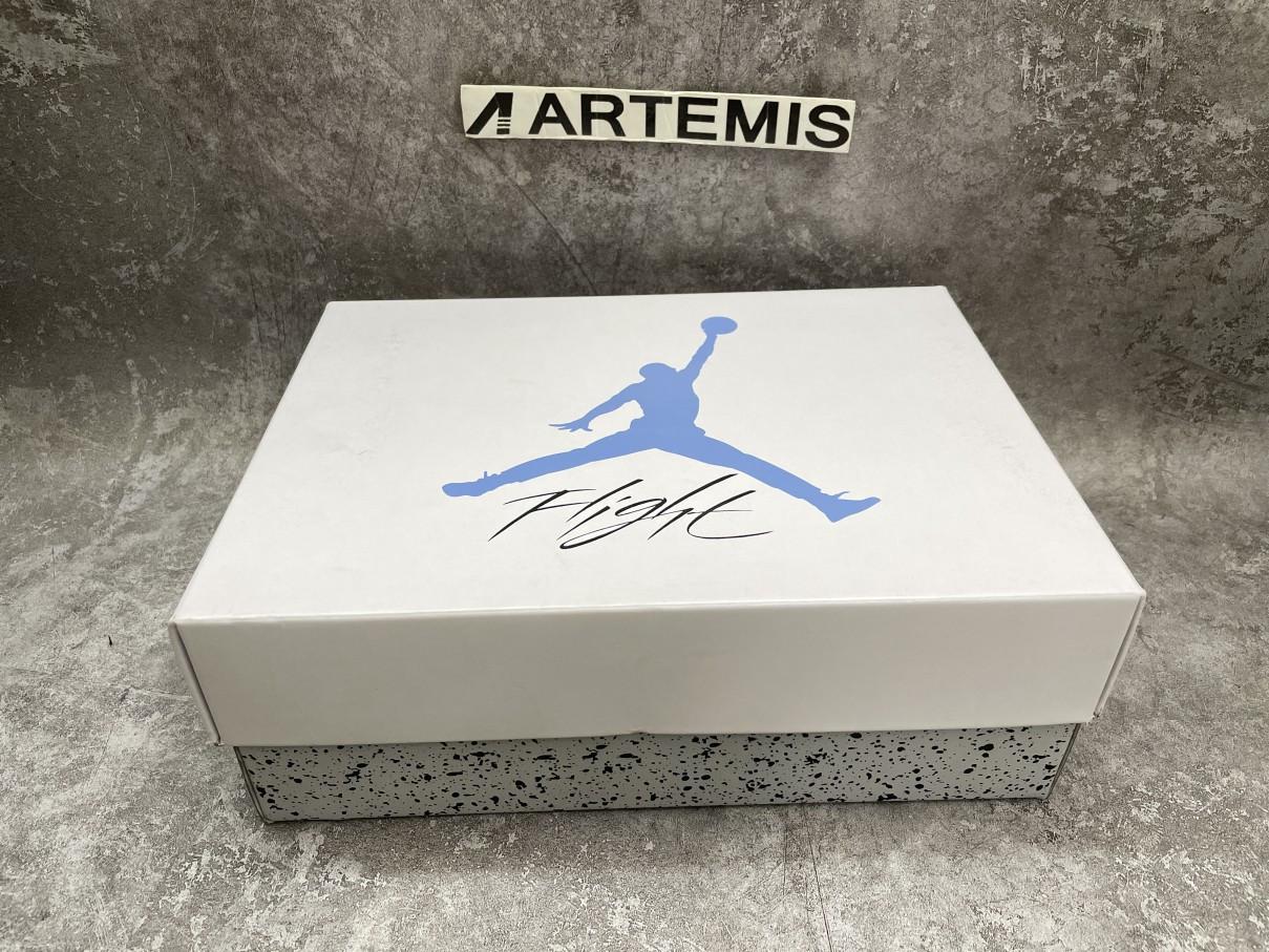 Air Jordan 4 Retro University Blue