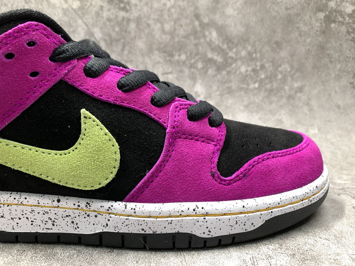 Nike SB Dunk Low Red Plum