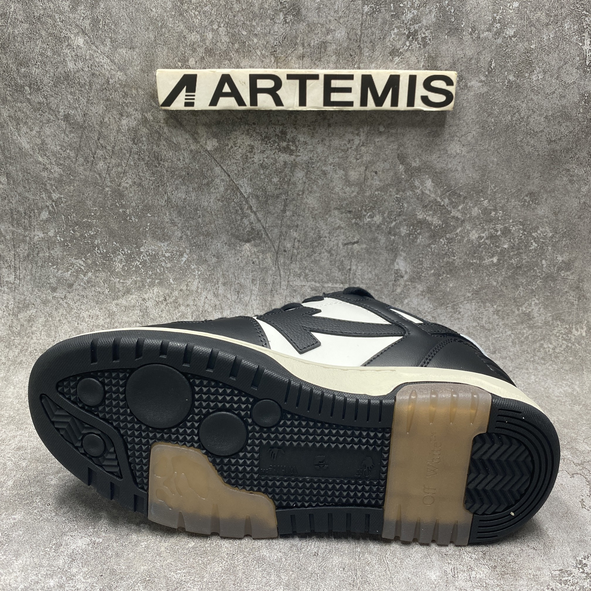 OFF-WHITE Out Of Office Black and White