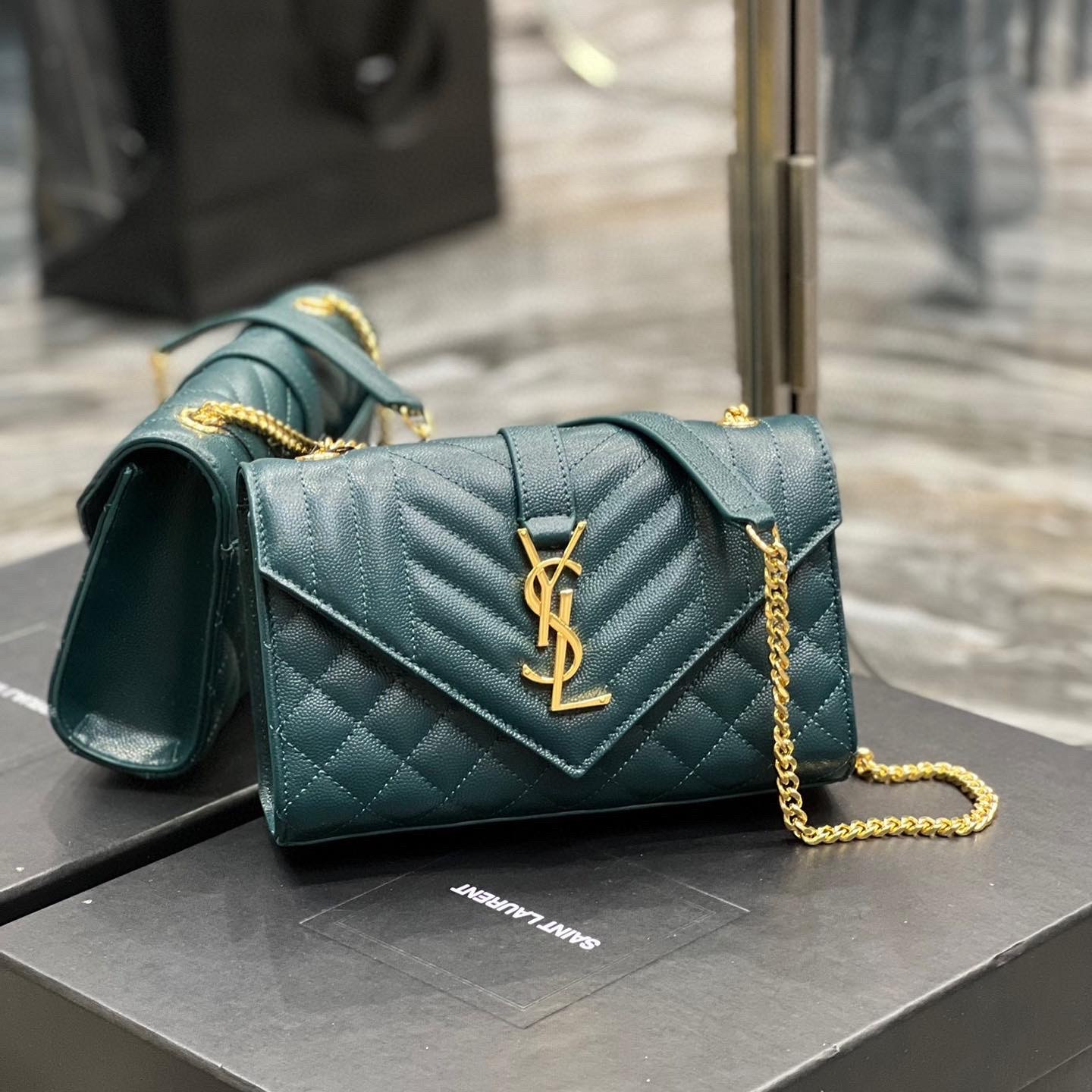 ENVELOPE SMALL BAG IN MIX MATELASSÉ GRAIN DE POUDRE EMBOSSED LEATHER 21CM