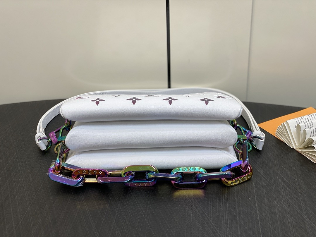 LV Coussin BB M23617 21×16×7cm