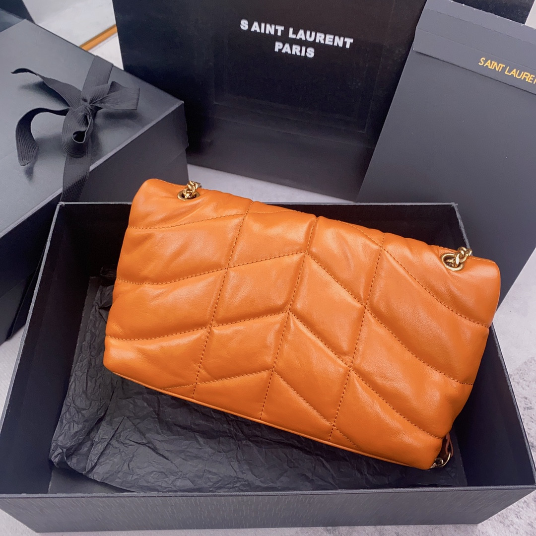 Y*L puffer in leather orange 23 x 15.5 x 5.8 cm