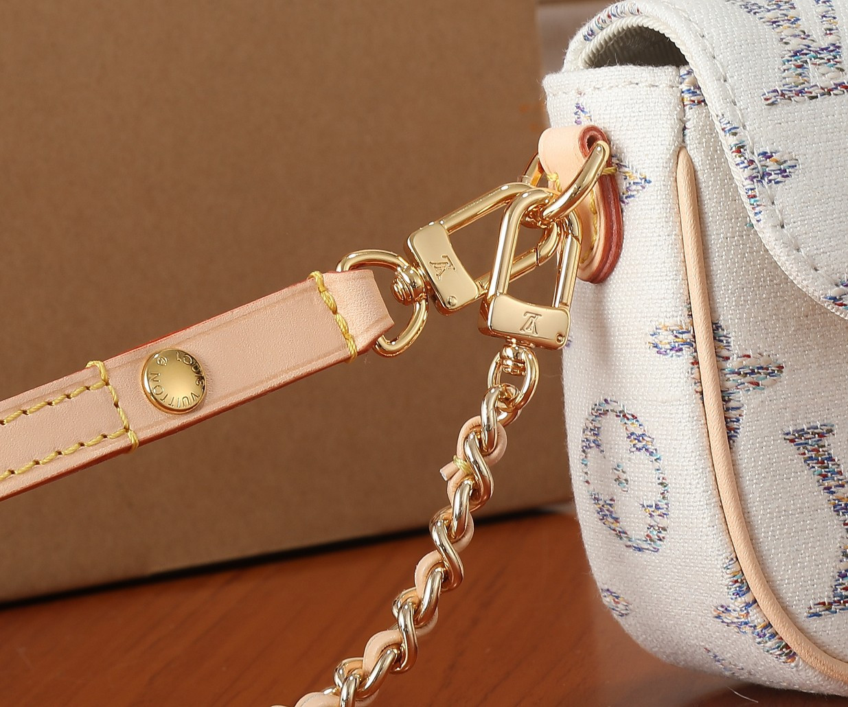 LV Wallet on Chain Ivy M83499 9.3 x 4.7 x 1.7 inches