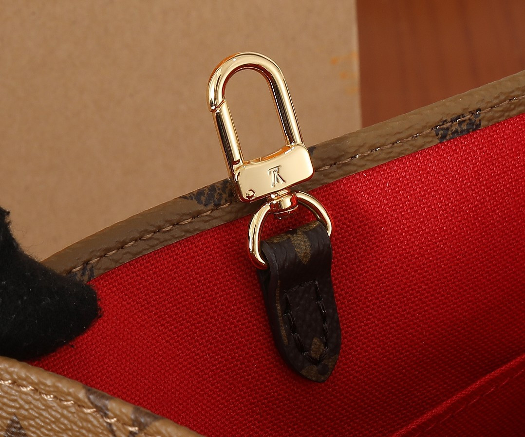 LV OnTheGo BB M46839 7.1 x 5.9 x 3.3 inches