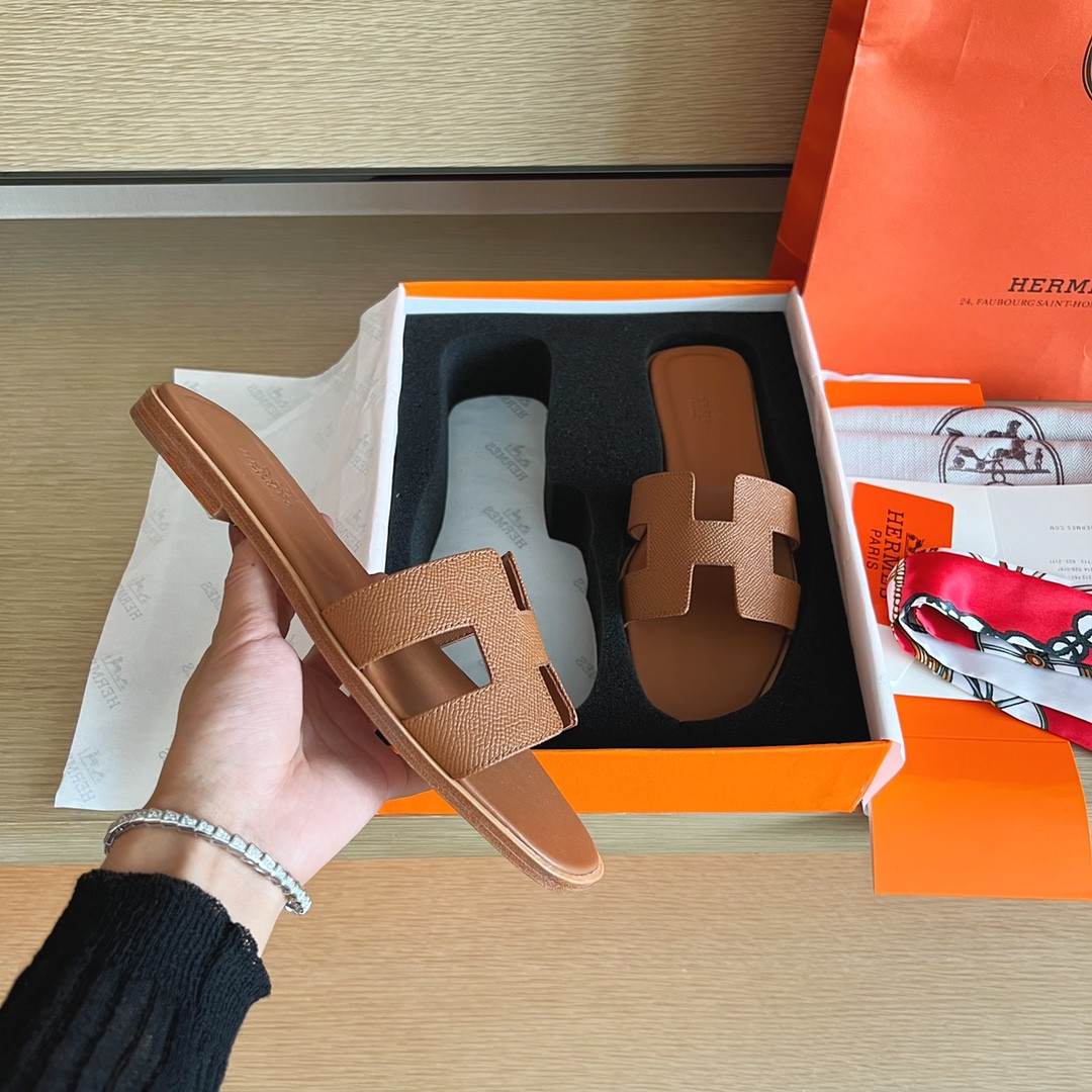 UA Hermès Oran sandal