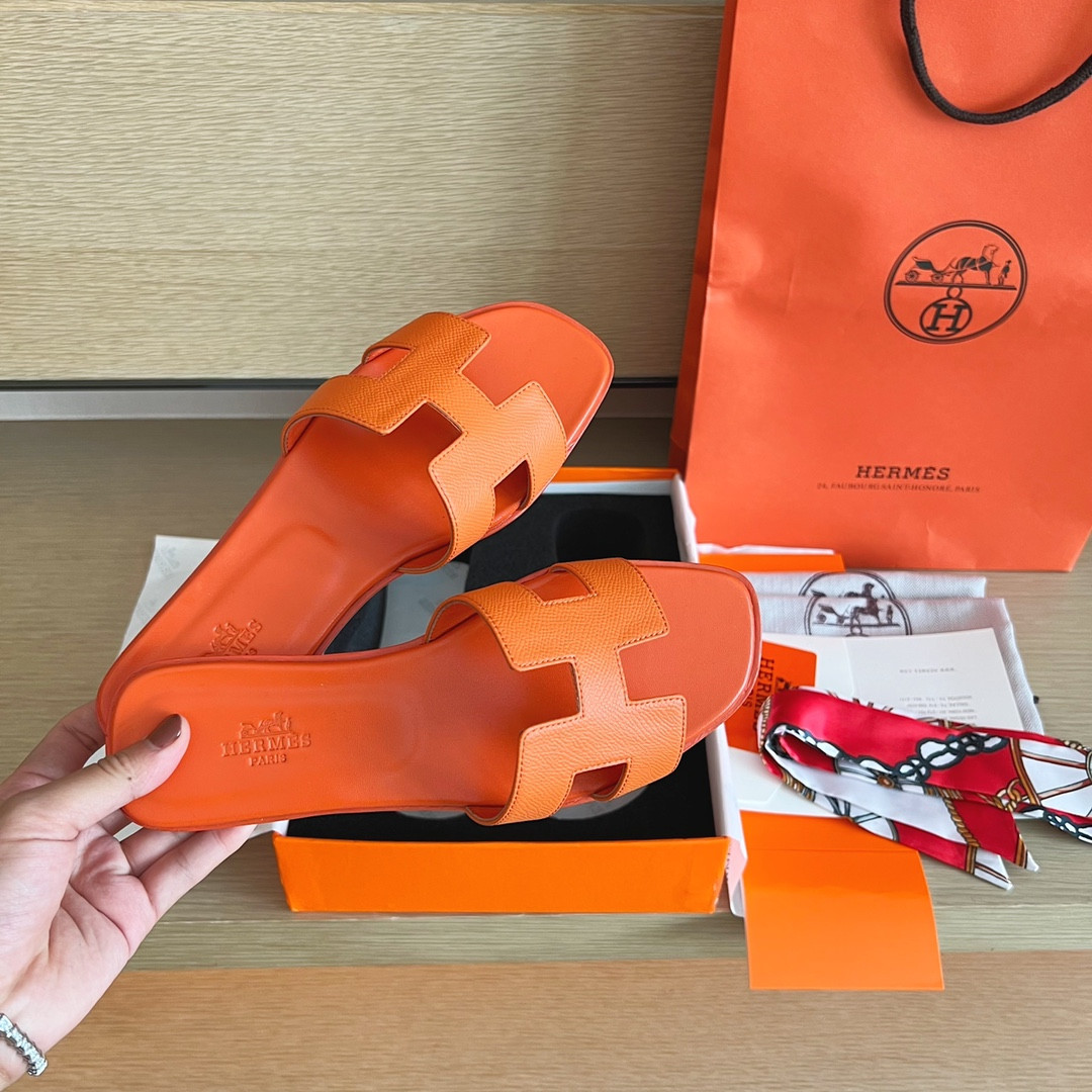 UA Hermès Oran sandal