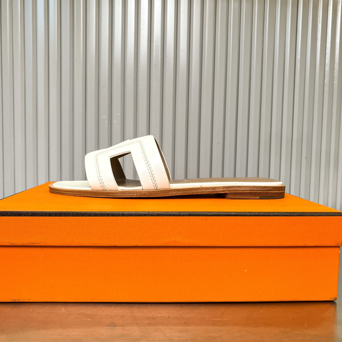 UA Hermès Oran sandal
