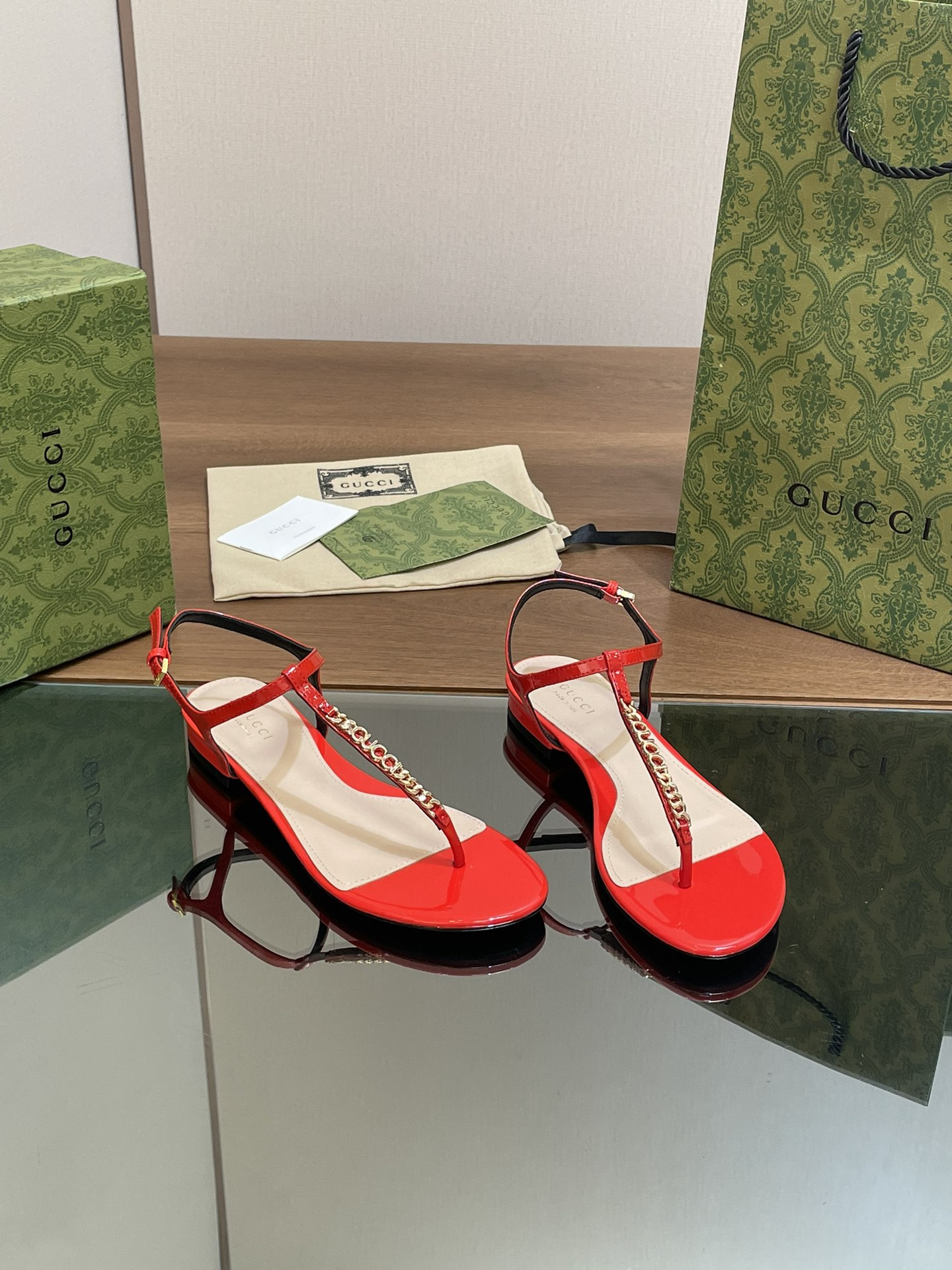 ua G*u*i signoria thong sandal