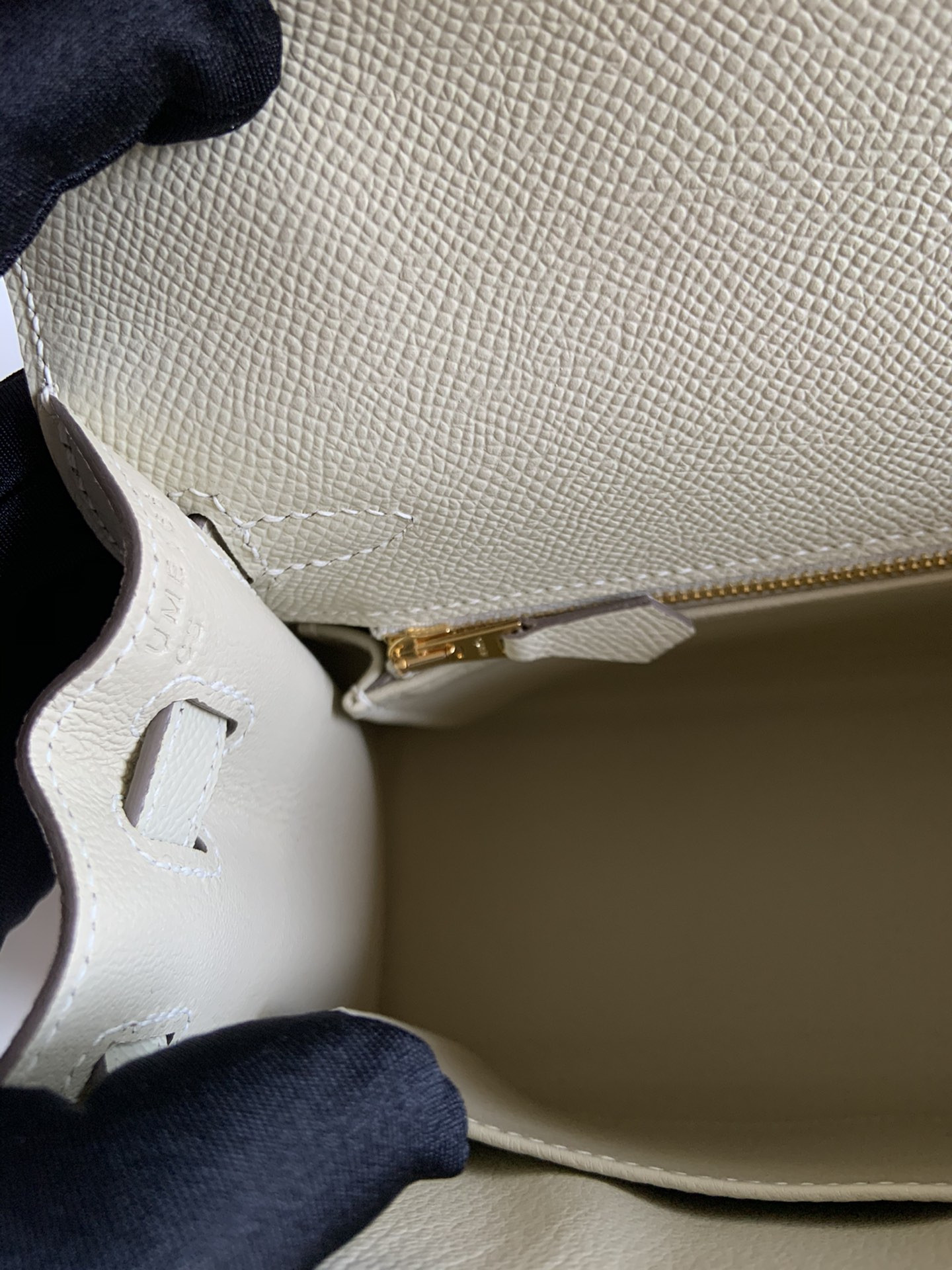 HERMÈS Kelly Gold-tone Hardware 25 28