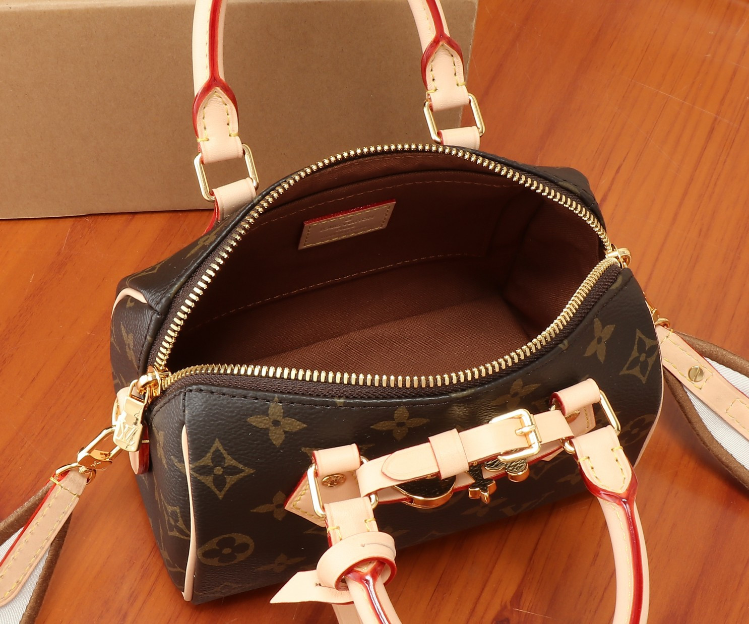 LV Speedy 18 M46970 18x12.5x11CM