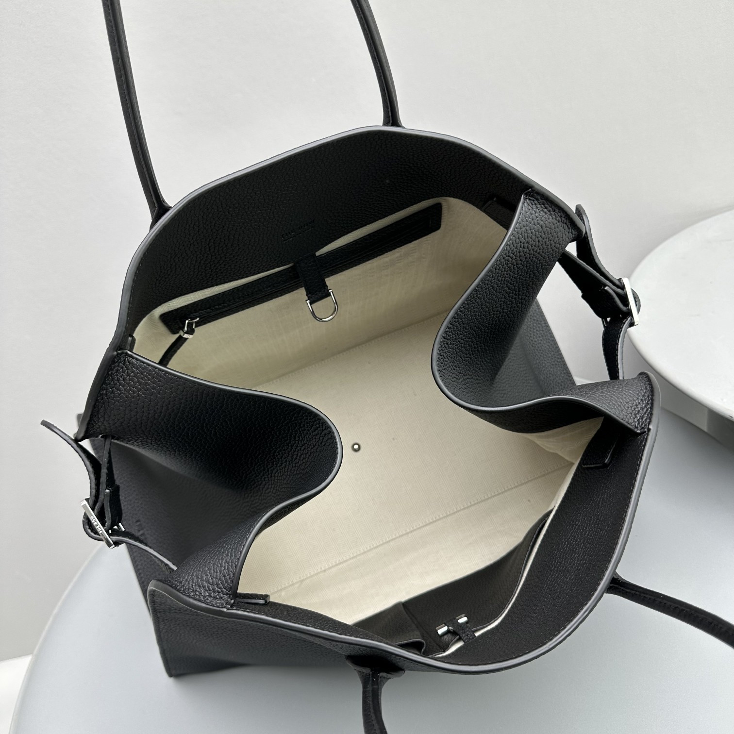 T*e R0w margaux 17 43x24x30cm