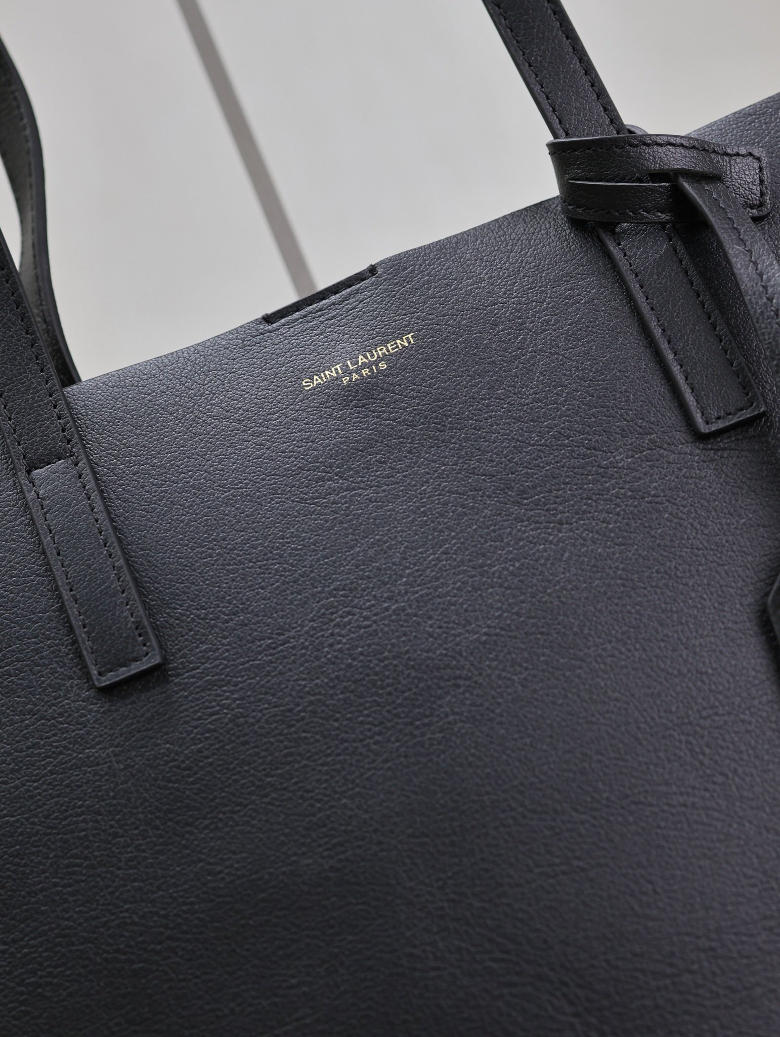 y*l shopping Sa**t Lau*nt in leather 32.5×35×10.5cm