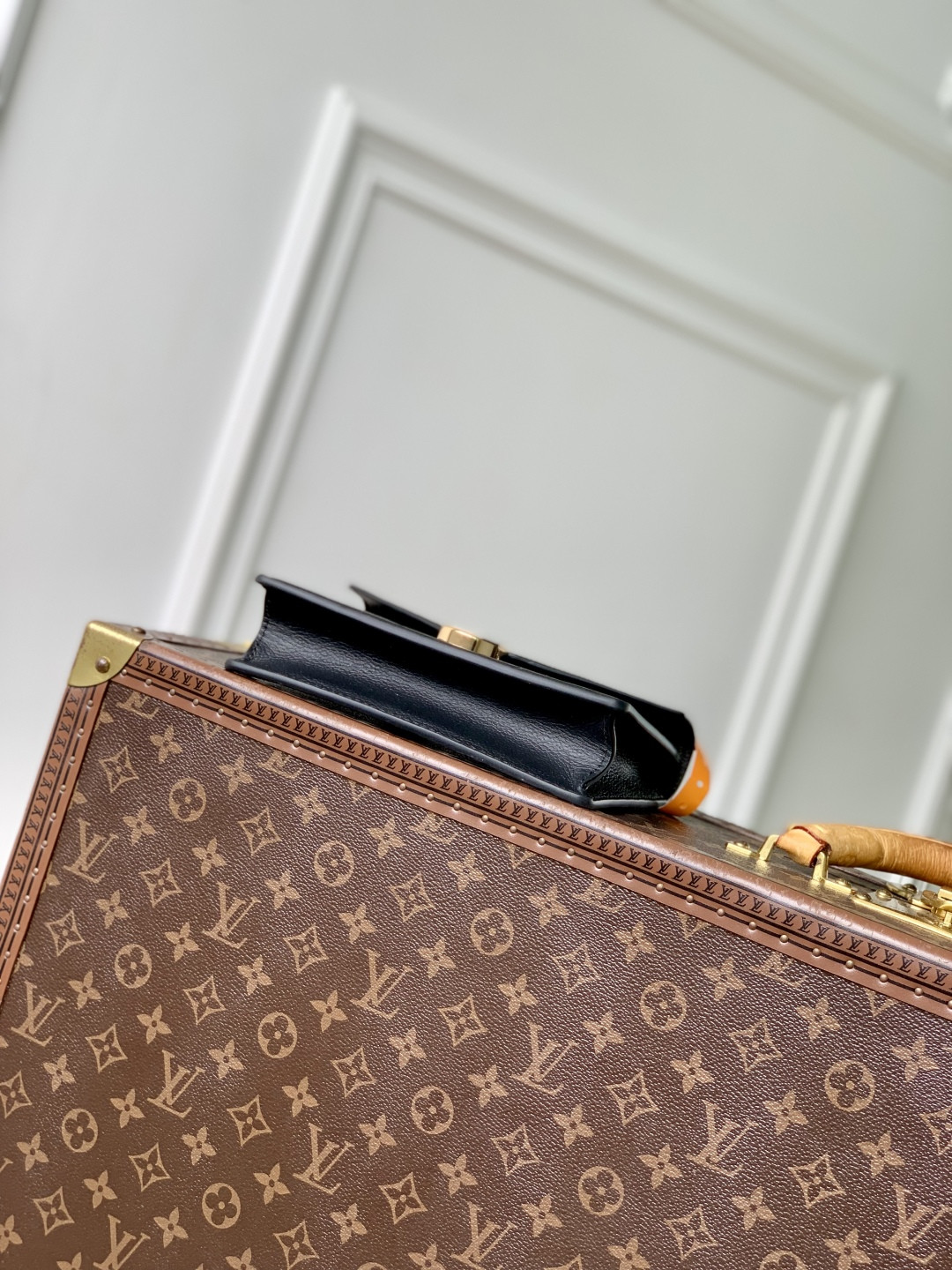 LV Wallet On Chain Rosy M13569 19.5x13.5x6.5cm