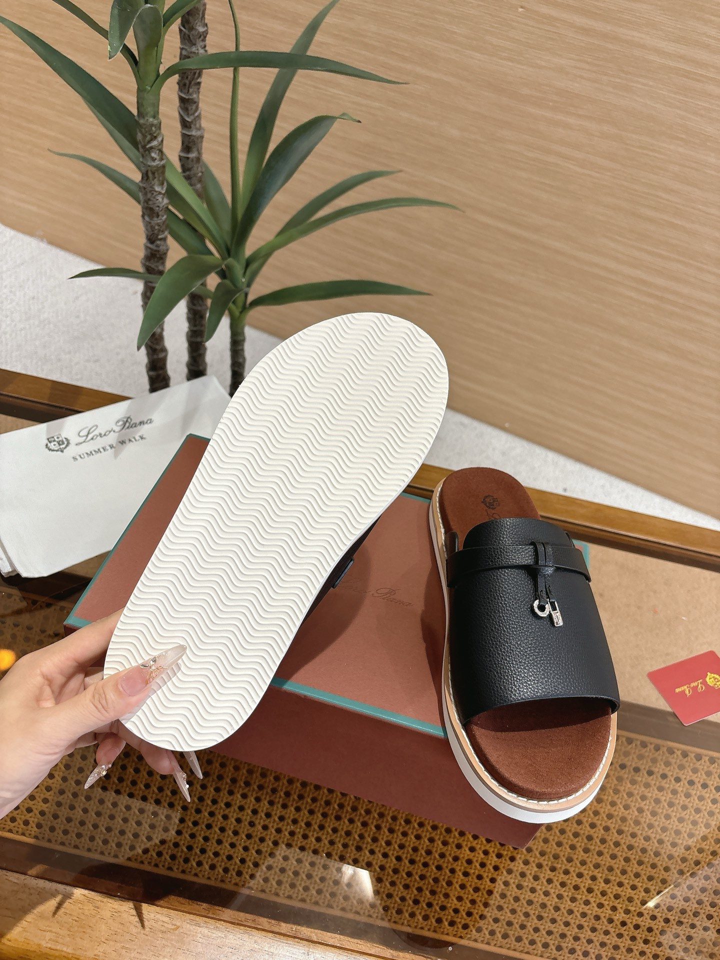ua L**o p*ana summer walk sandals
